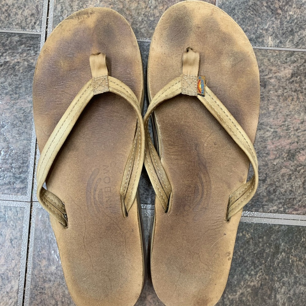 Size 7.5 women’s rainbow flip flop sandals